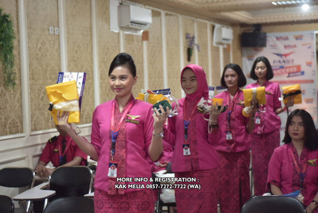 How to Become a Flight Attendant Without First Flight Attendant School